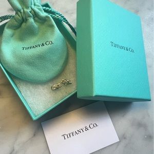 Never worn! Tiffany Infinity Earrings
Sterling silver
Product number:60013279